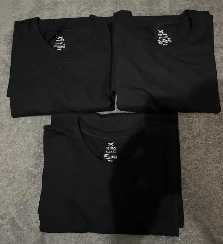 Kit com 3 Camisetas Masculinas Básicas Slim Hering Preto Liso