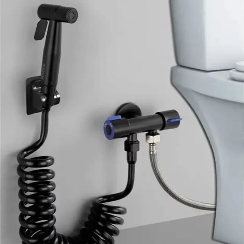 Ducha Kit Higiênica Duas Saídas de 1/2 em Aço Inox com Mangueira e Pistolinha Cor Preto Camperluz